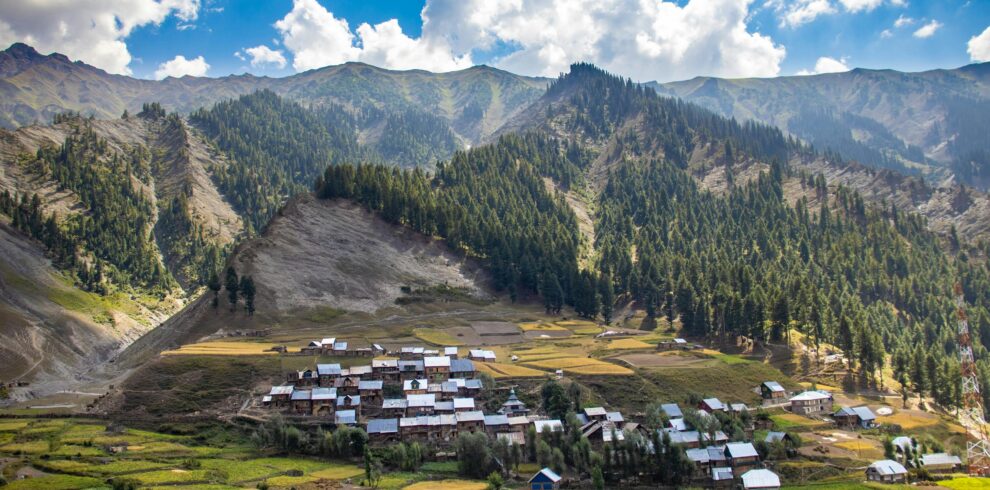 Scenic view of Gurez Valley included in 8 Nights 9 Days Gurez tour package with famous Kashmir destinations | Panda Tours and Travels