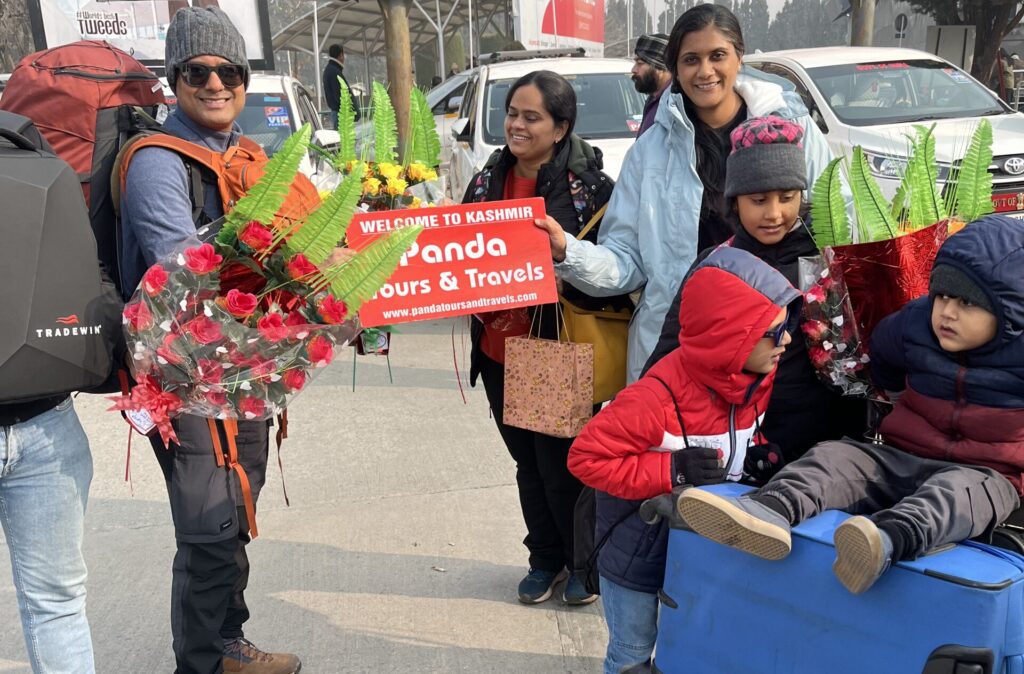 beautiful couple welcomed by Panda tour and travel on their offbreat kashmir tour package