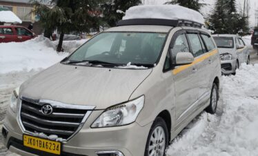 Vaishno Devi tour package guests travelling through snowy road