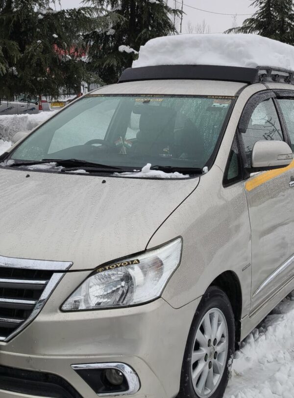 Vaishno Devi tour package guests travelling through snowy road