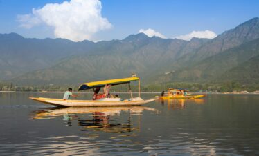 Kashmir tour itinerary featuring Srinagar houseboat stay, Gulmarg, Pahalgam, and Sonamarg sightseeing | Panda Tours and Travels