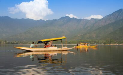 Kashmir tour itinerary featuring Srinagar houseboat stay, Gulmarg, Pahalgam, and Sonamarg sightseeing | Panda Tours and Travels