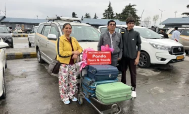 father_and-son-welcomed-with-flowers-with-panda-tours-and-travels-at-srinagar-airport