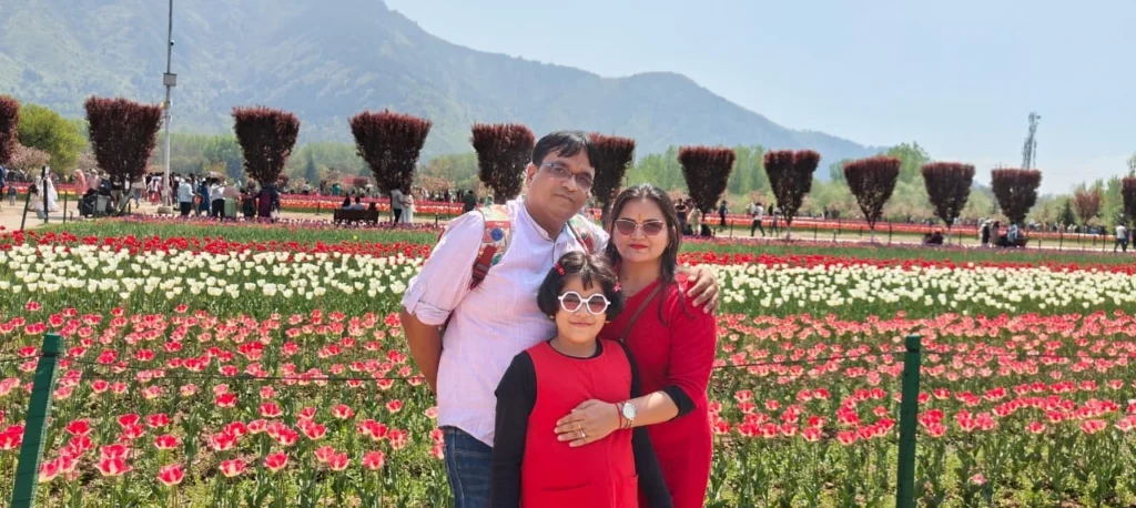 image-of-tourist-in-tulip-garden