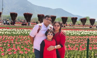 image-of-tourist-in-tulip-garden