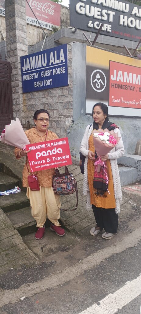 kashmir-tour-package-from-hyderabad-with-panda-tours-and-travels-srinagar-best-travel-agency-in-srinagar-