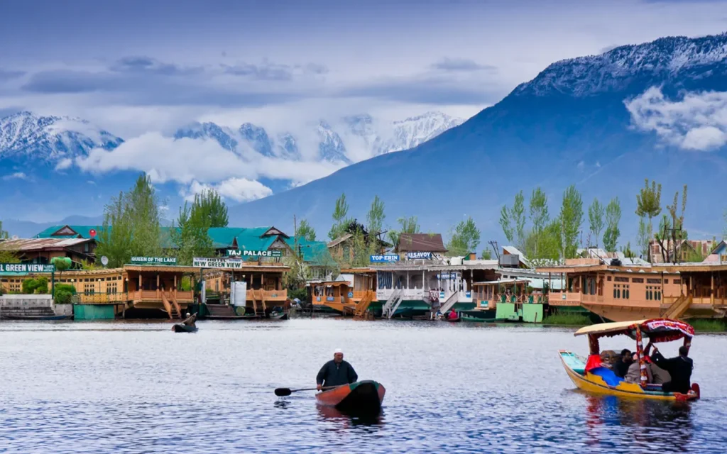 Dal Lake with houseboats and shikaras showcasing the beauty of Kashmir travel destinations in Srinagar | Panda Tours and Travels