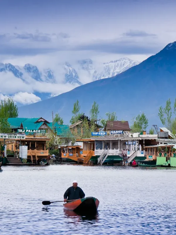 Dal Lake with houseboats and shikaras showcasing the beauty of Kashmir travel destinations in Srinagar | Panda Tours and Travels