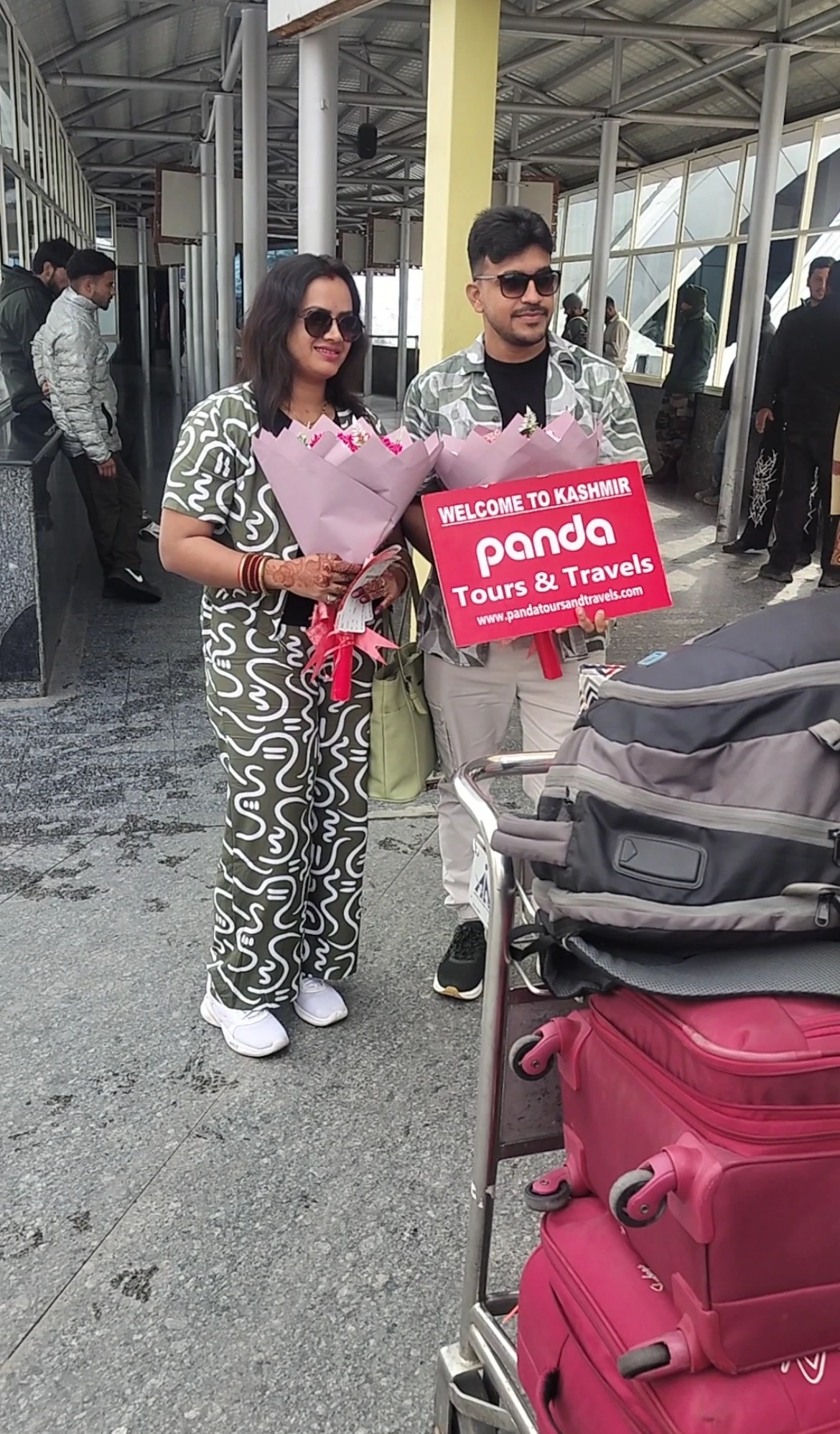 couple honeymoon image