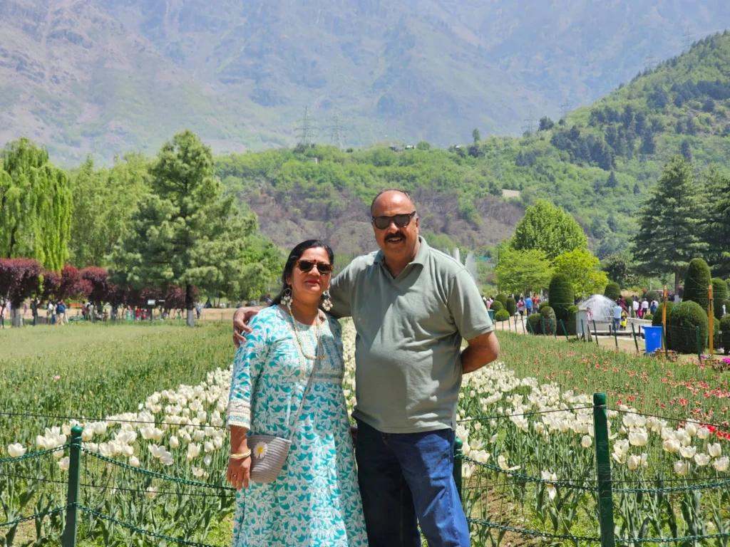 couple image for indra gandhi tulip garden srinagar