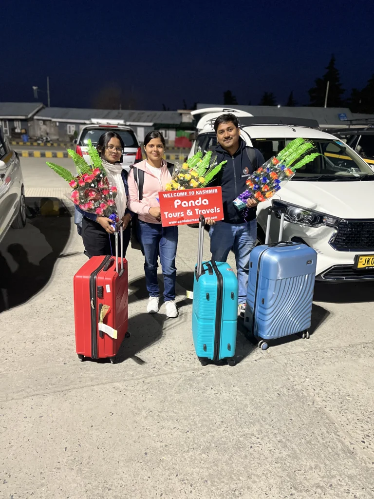 family tousrists image for Kashmir family tour package 2026- safe and budget friendly