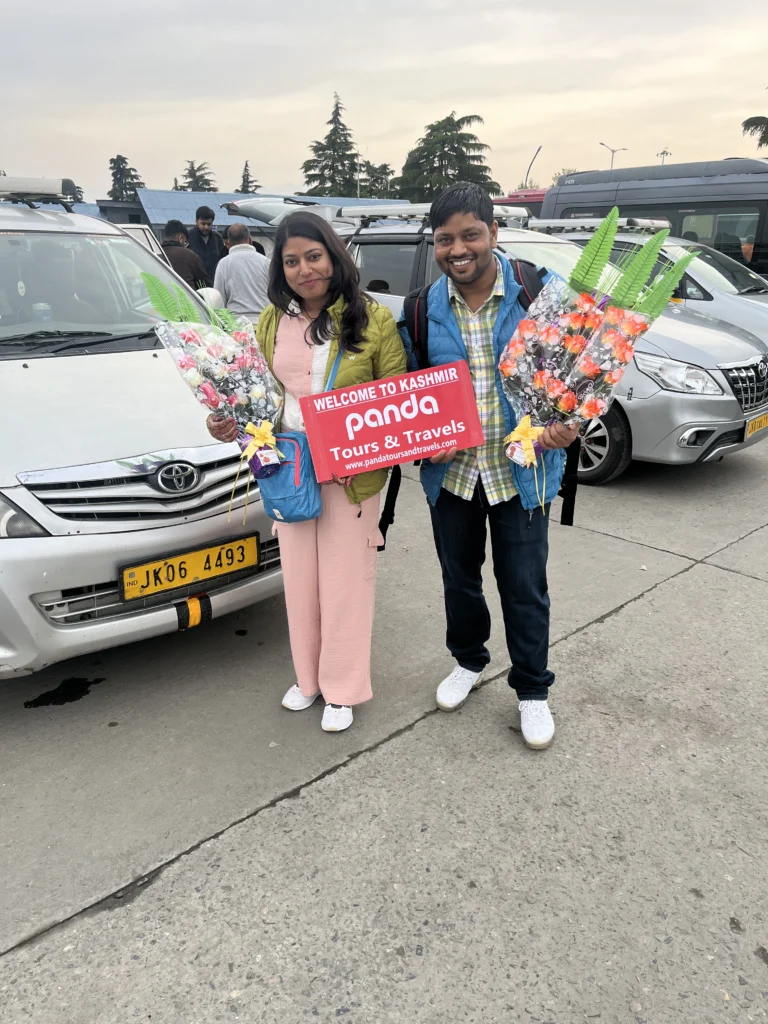 couple image Srinagar Tour Package 2026 – Complete Guide by Srinagar Local Experts