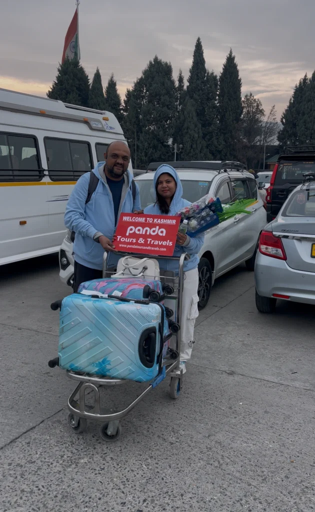 images of tourist with kashmir tourism from mumbai with panda tours and travels from srinagar