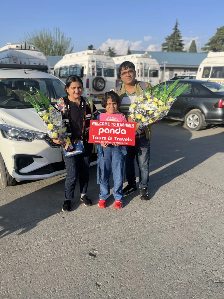 kashmir-tour-package-from-PUNE-with-panda-tours-and-travels-srinagar