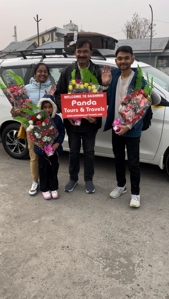 family tourist image for best srinagar tour package 2026