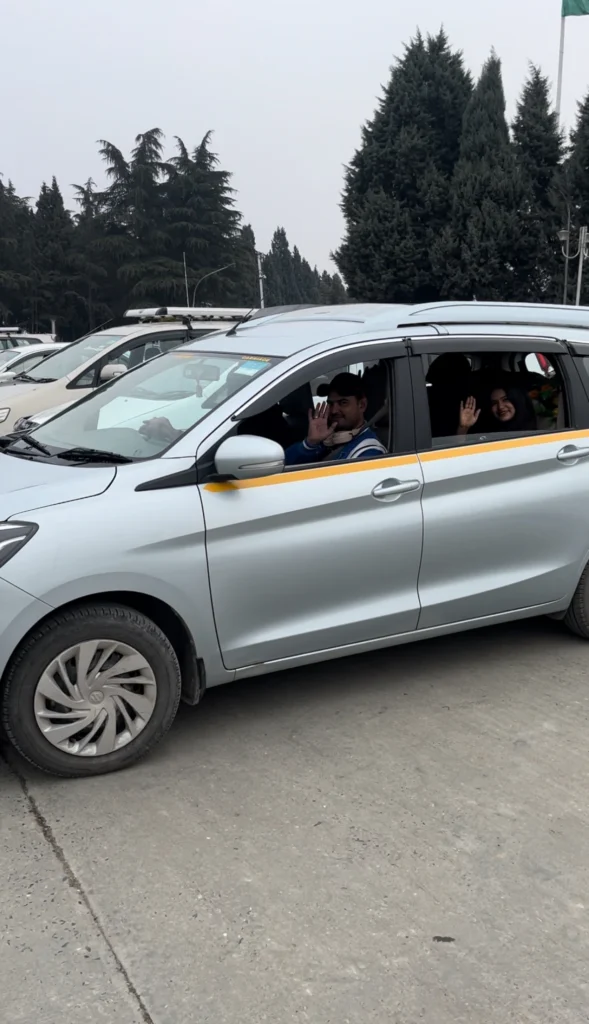 TOURISTS IN CAR FOR Top Sonamarg Sightseeing Places for Tourists in 2026 – Complete Travel Guide