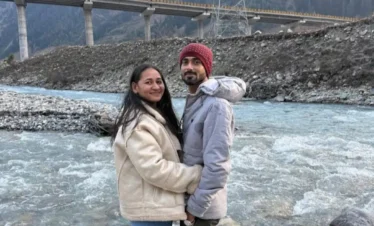 image-of-tourists-kashmir-tour-package-from-GULMARG-with-panda-tours-and-travels-srinagar.