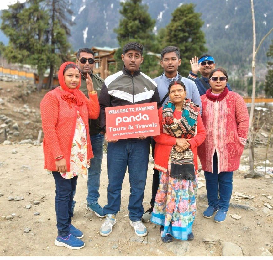 FAMILY IMAGE FOR Kashmir Tour Package 2026: Complete Travel Guide, Trip Cost & 7 Days Itinerary