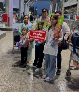 image-of-tourists-kashmir-tour-package-from-maharastra-with-panda-tours-and-travels-srinagar-kashmir
