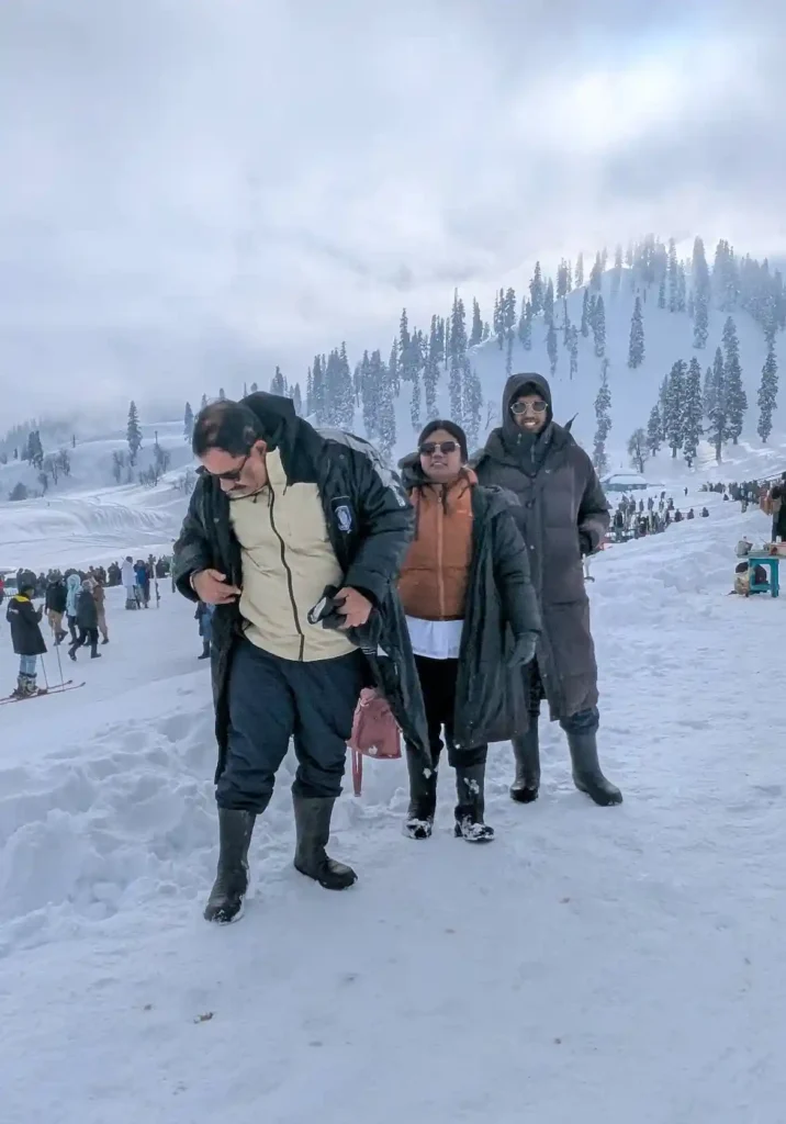 Kashmir Family Tour Package From Odisha, Bhubnishwar