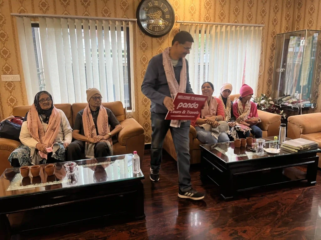 Kashmir Tour Packages from Jaipur – For Families, couples & Groups- Complete Travel Guide 2026 2 IMAGE FOR KASHMIR TOUR PACKAGES FROM JAIPUR