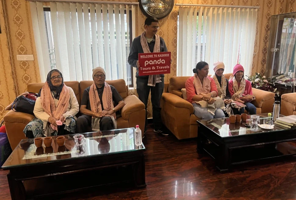 featured image for best travel agency in srinagar kashmir