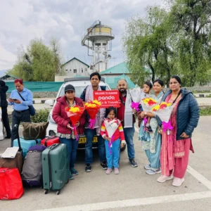 featured image for best places to visit in kashmir