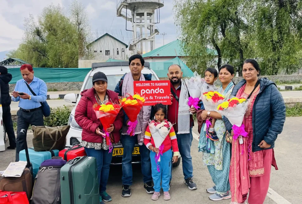 featured image for best places to visit in kashmir