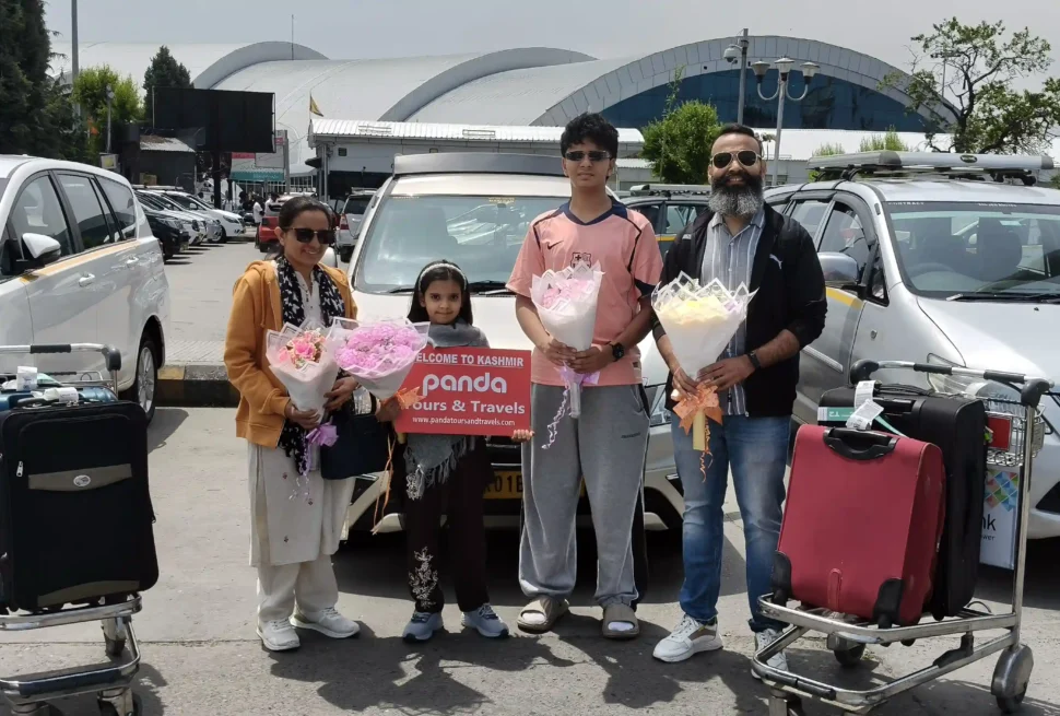 featured image for kashmir vacation packages