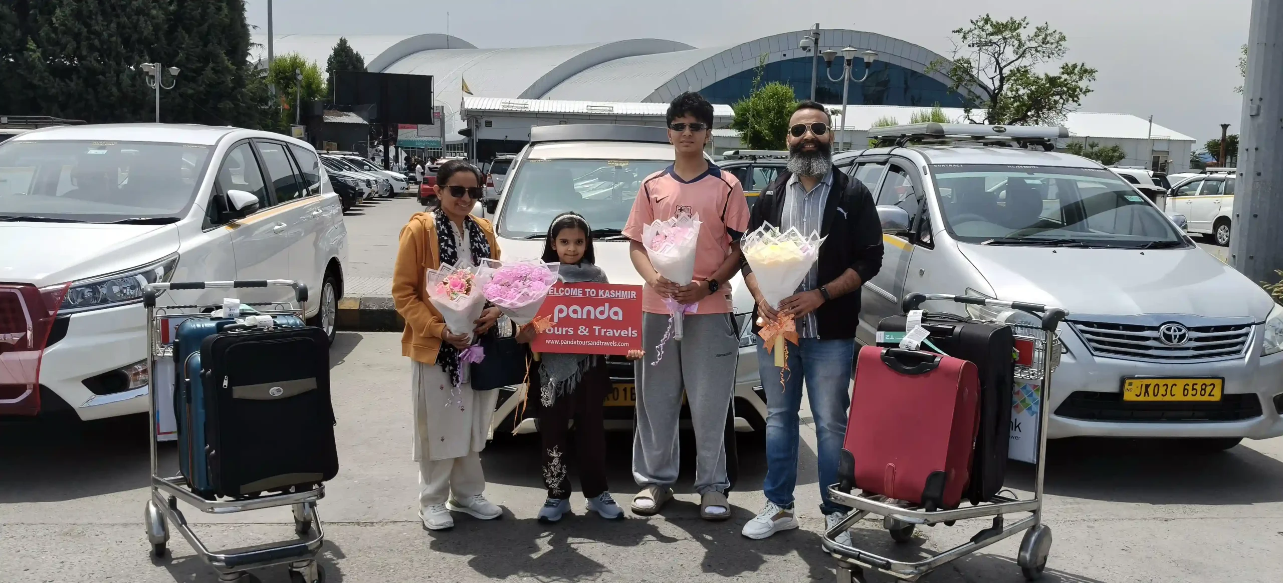 featured image for kashmir vacation packages
