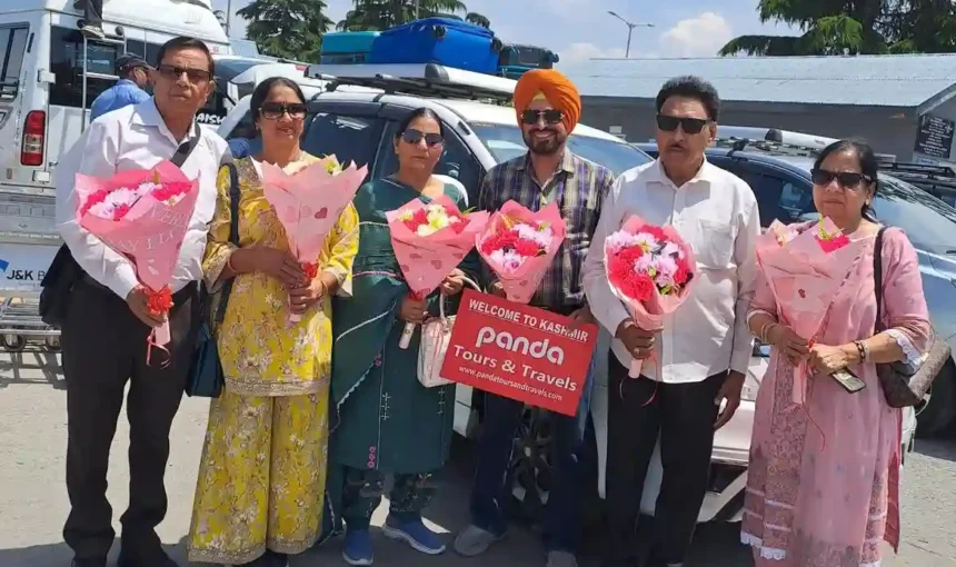 Kashmir Tour Packages From Canada : Complete Travel Guide, Best Itineraries , Routes and Best Month To visit 1 Kashmir Tour Packages From Canada : Complete Travel Guide, Best Itineraries , Routes and Best Month To visit