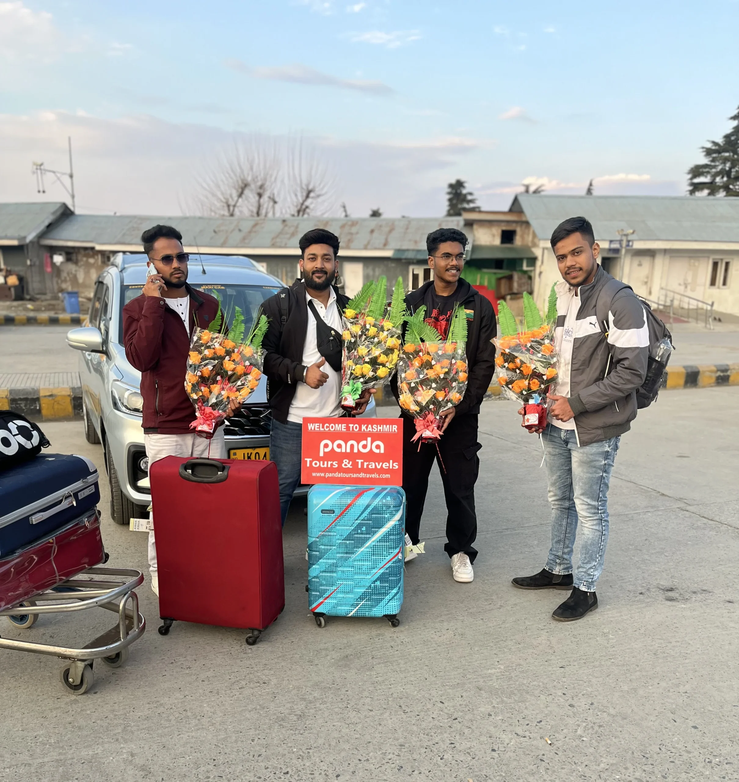 Kashmir Family Tour Package: Best 4N–7N Plans And Itineraries 2 tourists image for Kashmir family tour package 2026 safe and budget friendly