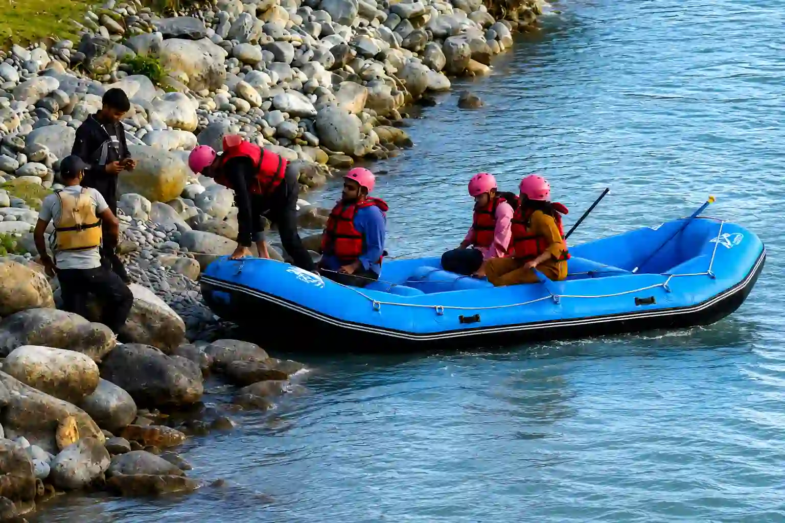 River Rafting in Kashmir: Prices, Routes, Best Time And Booking Guide 1 Featured image for Rafting point in kashmir