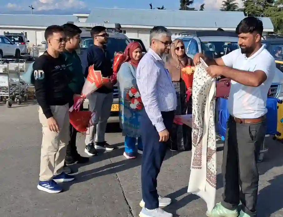 Kashmir Tour Package From Bangladesh 2 Kashmir Tour package From Bangladesh tourists welcomed with fresh flower bouquets by Panda Tours team at Srinagar Airport arrival terminal