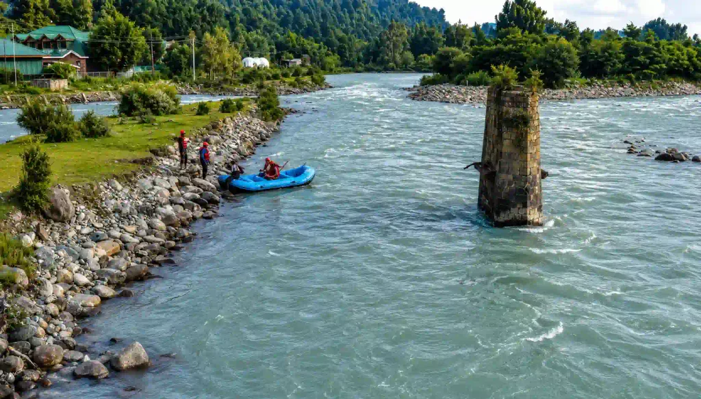 River Rafting in Kashmir: Prices, Routes, Best Time And Booking Guide 2 River rafting in Pahalgam Kashmir with tourists on the river